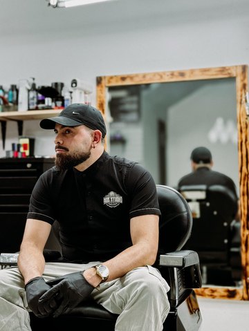 Moses, barbero profesional de Mos Studio