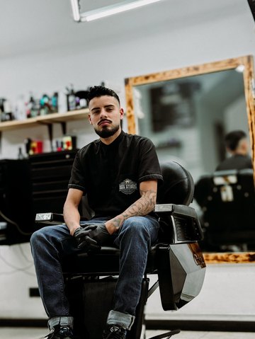 Orlando, barbero profesional de Mos Studio